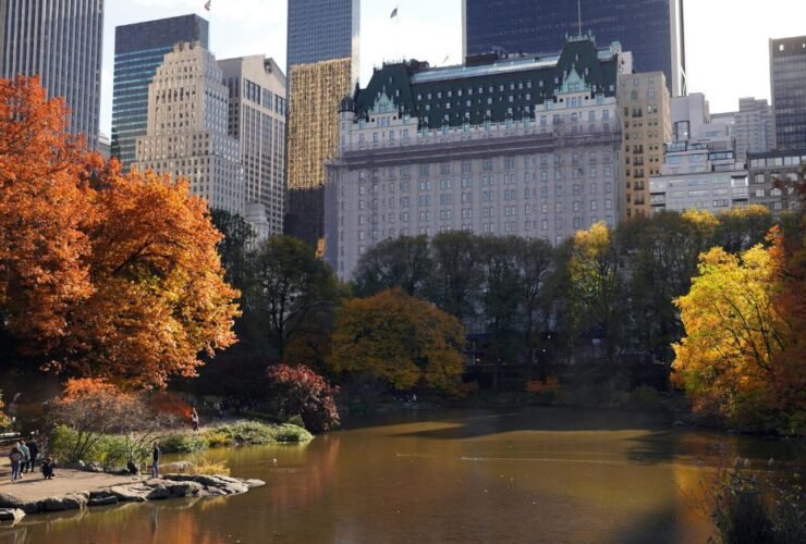 10 Cozy Fall Destinations That Feel Like a Nora Ephron Movie