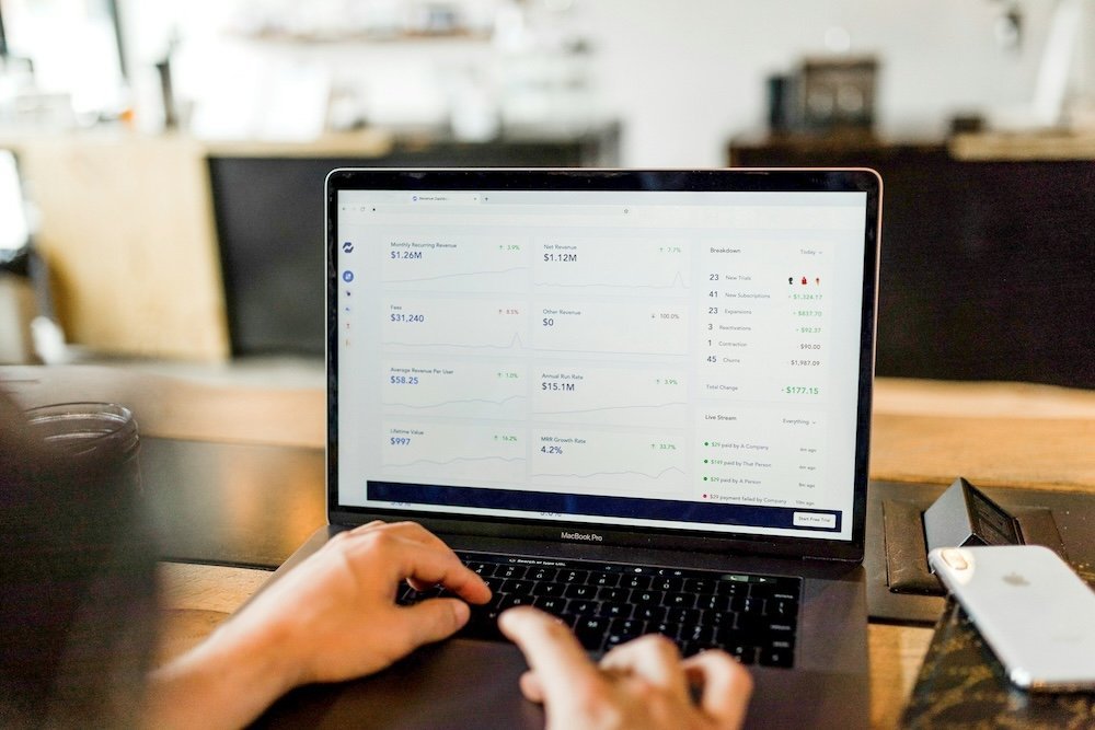 10 Financial Habits to Skyrocket Your Wealth in 2025