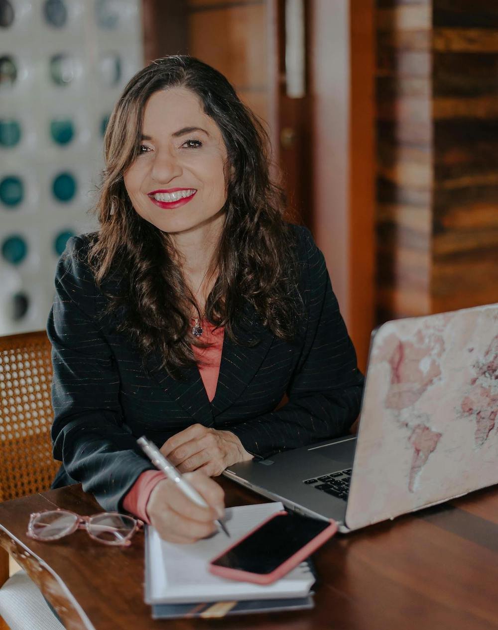 Building a Small Business with Confidence: A Guide for Young Female Founders