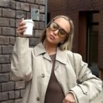 6 Travel Outfits for Women That Are Comfortable and Chic