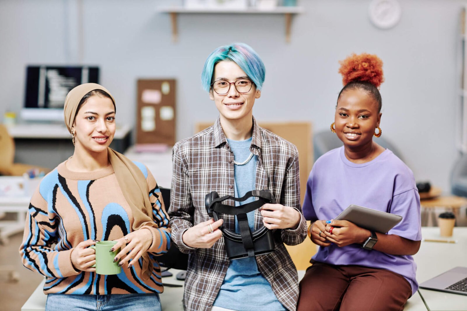 teens working on their side hustles