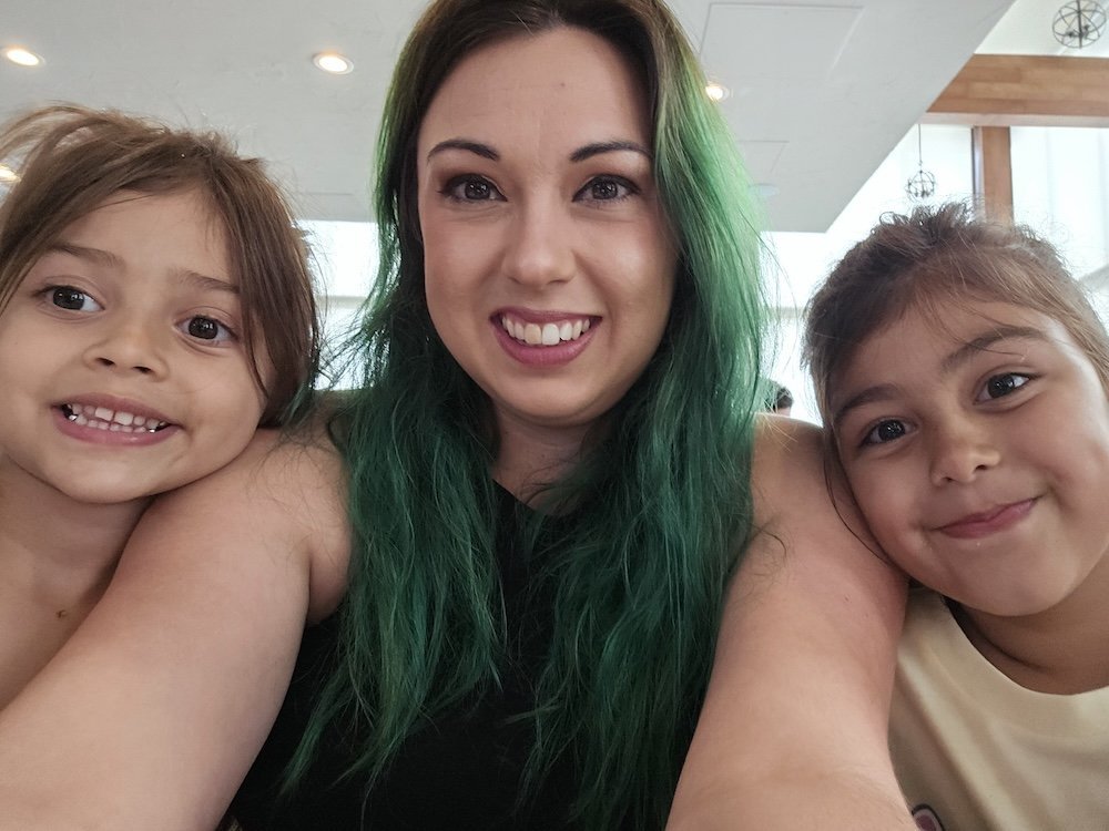 Meet Aimee Ravichandran of Abundantly Social—where book marketing gets a much-needed shot of espresso!