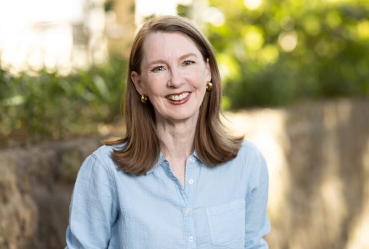 Headshot of Gretchen Rubin wearing blue and smiling at the camera.