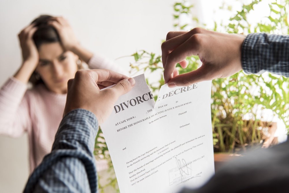 How Courts Handle Divorce When One Spouse Won't Sign