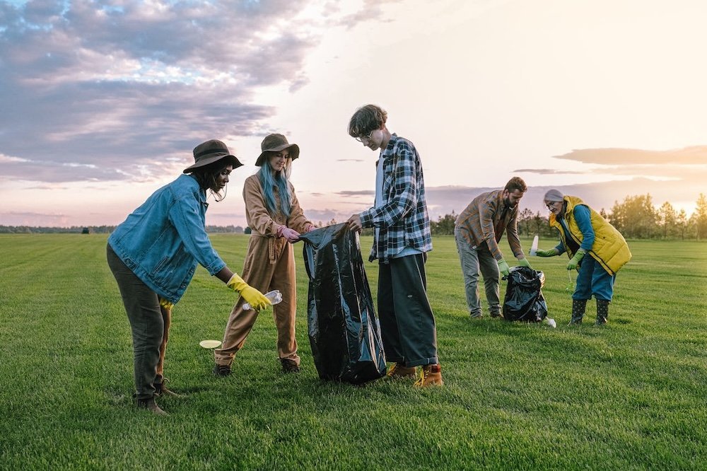 Top Benefits of Helping Others