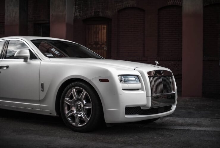 Things to Consider Before Purchasing a Luxury Car in Dubai